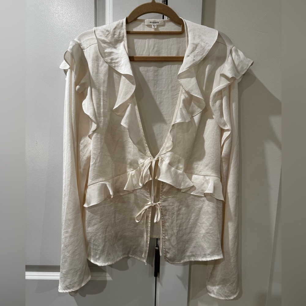 XL off white silk blouse ties in front